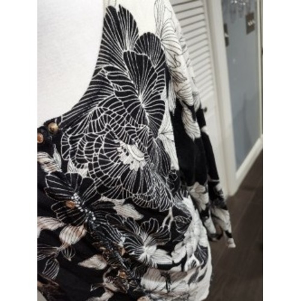 White House Black Market Women's Knit Floral Cardigan Button Front Black White L - Picture 4 of 7